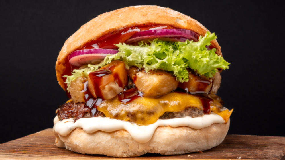 Karaibski Burger lub wybór burgerów z menu Hamburger z Karaibów